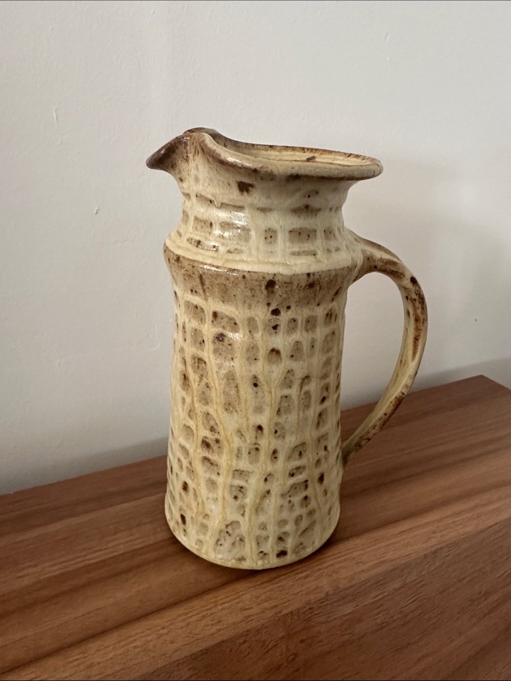 VINTAGE MCM STUDIO ART POTTERY
HAND MADE PITCHER VASE